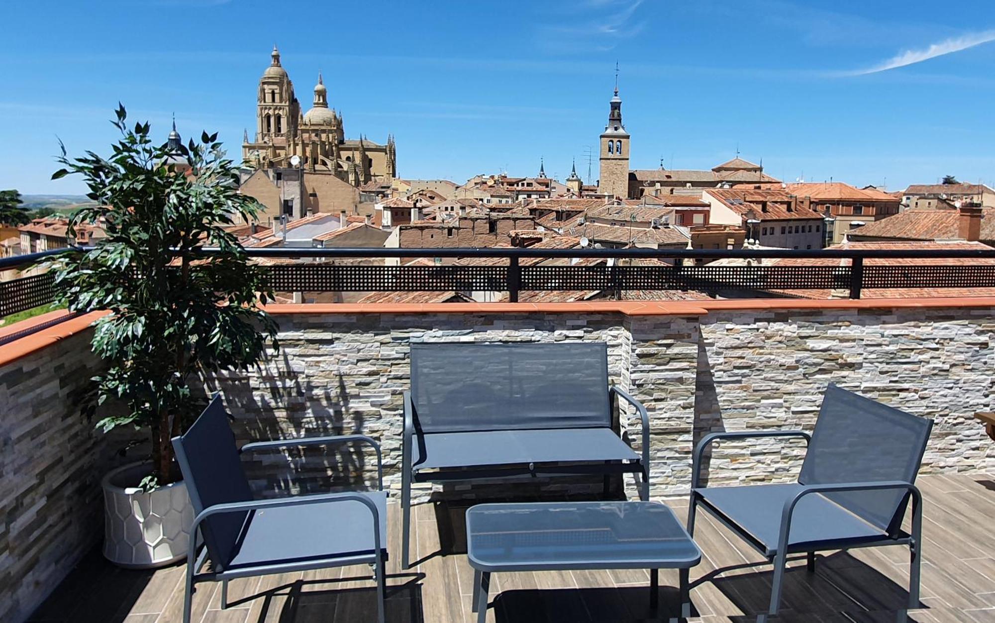 Real Segovia Apartments By Recordis Hotels Bagian luar foto